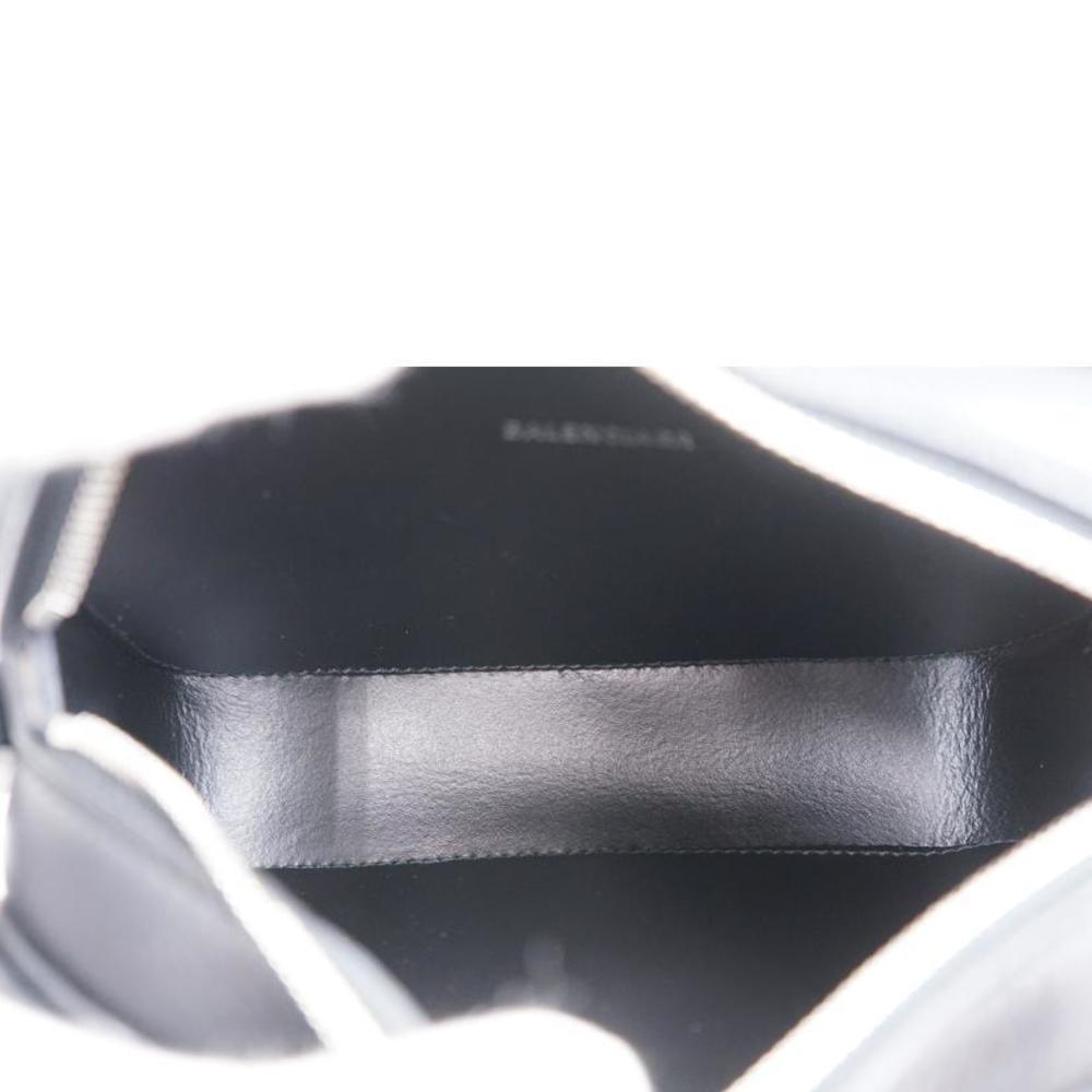 Balenciaga Everyday Leather Solid Camera Bag Black - image 5